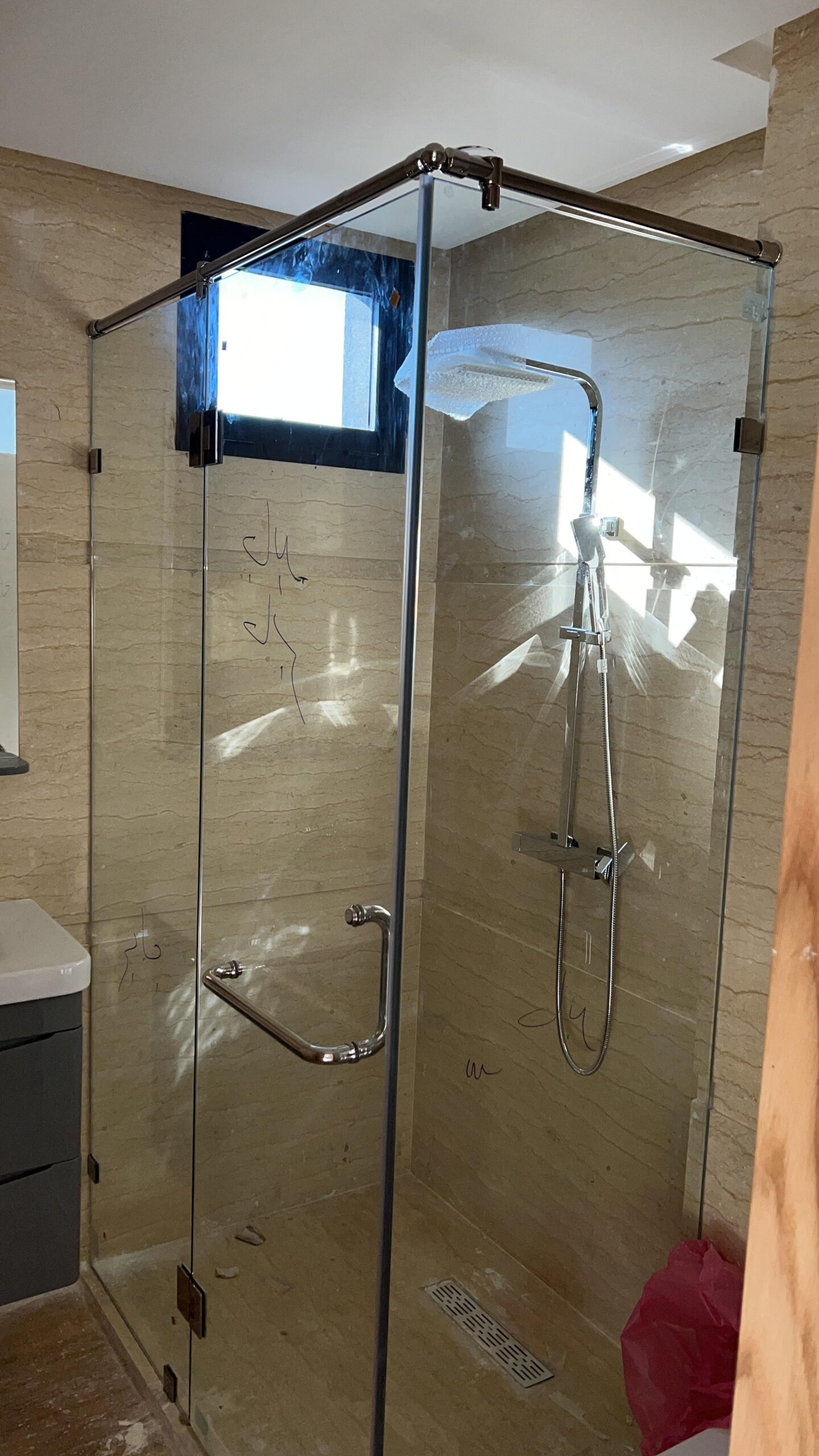 Coin de douche en verre